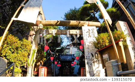 東京龜戶石井神社,鳥居及庭院內有一把飯匙。 東京龜戶石井神社,鳥居及庭院內有一把飯匙。 139315070