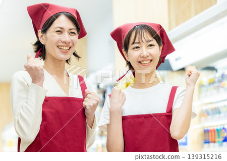Female working in a supermarket Female working in a supermarket 139315216