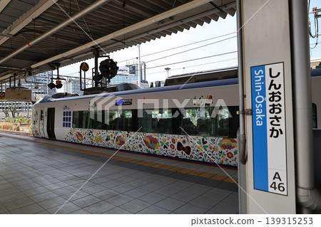 The Haruka limited express train bound for Kansai Airport is stopped at the platform of Shin-Osaka Station. The Haruka limited express train bound for Kansai Airport is stopped at the platform of Shin-Osaka Station. 139315253