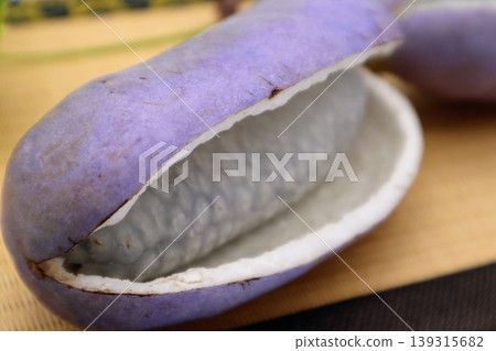 Akebia on the tatami mat 139315682