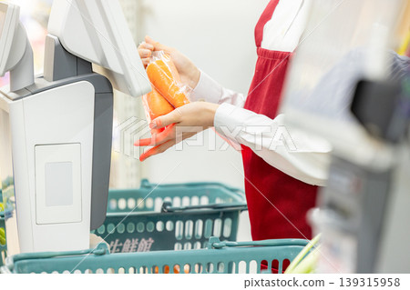 Female working in a supermarket Female working in a supermarket 139315958