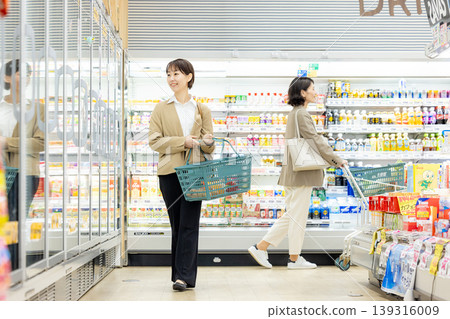 A woman shopping at the supermarket on her way home from work A woman shopping at the supermarket on her way home from work 139316009