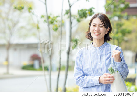 家庭主婦在外面 139316067
