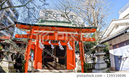The torii gate and worship hall of Enokido Inari Shrine in Tokyo (Sumida Ward, Tokyo) The torii gate and worship hall of Enokido Inari Shrine in Tokyo (Sumida Ward, Tokyo) 139316696