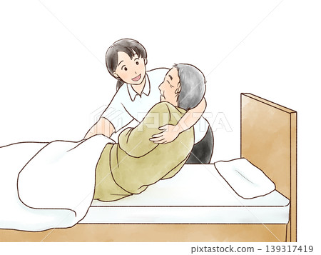 幫助老人在床上的女性護理人員 幫助老人在床上的女性護理人員 139317419