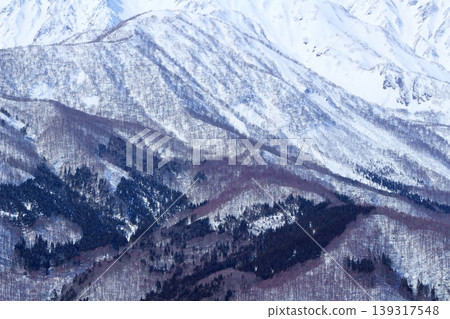 三月從白馬岩嶽山頂眺望北阿爾卑斯山脈;信州山脈;白雪皚皚的北阿爾卑斯山脈 三月從白馬岩嶽山頂眺望北阿爾卑斯山脈;信州山脈;白雪皚皚的北阿爾卑斯山脈 139317548