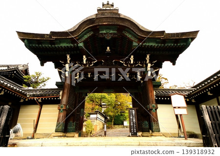 Kyoto Prefecture, Otani Ancestral Mausoleum, Main Gate (Front Karamon Gate), Maruyama-cho, Higashiyama-ku, Kyoto City, March 2022 139318932
