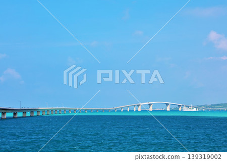 沖繩伊良部大橋的藍天和大海 沖繩伊良部大橋的藍天和大海 139319002