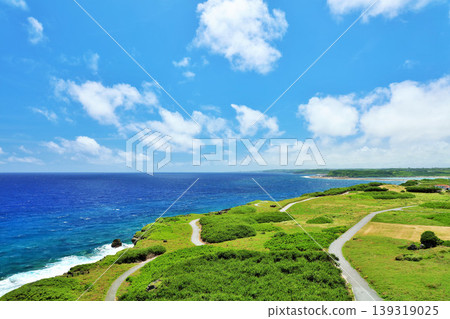 Okinawa, Miyakojima, blue sky and sea from Higashi-Hennazaki Okinawa, Miyakojima, blue sky and sea from Higashi-Hennazaki 139319025