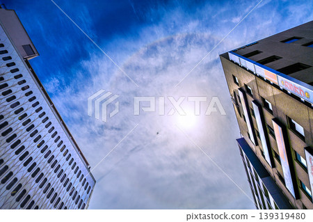 A rare sight in the urban landscape of Yokohama, Japan. A halo, airplanes, and the sun can be seen above Pio City in front of Sakuragicho Station. (April 28) A rare sight in the urban landscape of Yokohama, Japan. A halo, airplanes, and the sun can be seen above Pio City in front of Sakuragicho Station. (April 28) 139319480