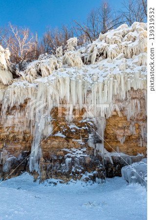 Icicles on the rocks Icicles on the rocks 139319532