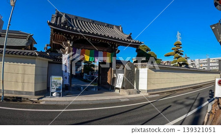 The main gate and five-colored curtain of Ryokanji Temple stand out against the blue sky in Tokyo. The main gate and five-colored curtain of Ryokanji Temple stand out against the blue sky in Tokyo. 139321051