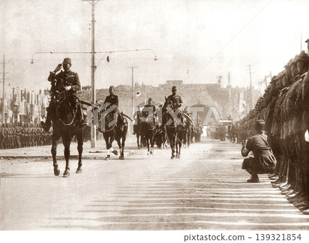 1937 年 12 月 17 日,第二次中日戰爭期間的老照片:日軍佔領南京後進入南京城。 1937 年 12 月 17 日,第二次中日戰爭期間的老照片:日軍佔領南京後進入南京城。 139321854