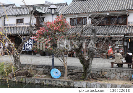 The Kurashiki River in the Kurashiki Bikan Historical Quarter, the canal south of Nakabashi Bridge. The Kurashiki River in the Kurashiki Bikan Historical Quarter, the canal south of Nakabashi Bridge. 139322618