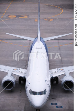 Airplane being parked 139322986