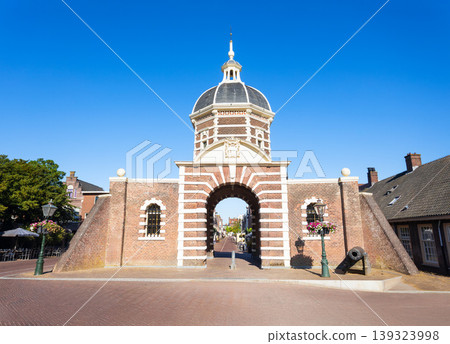 Morspoort city gate at the canal in Leiden, Netherlands Morspoort city gate at the canal in Leiden, Netherlands 139323998
