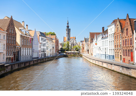 Spiegelrei canal leading Jan van Eyckplein square in Bruges, Belgium Spiegelrei canal leading Jan van Eyckplein square in Bruges, Belgium 139324048