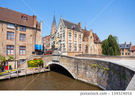 Nepomucenusbrug bridge on Dijver canal in Bruges, Belgium Nepomucenusbrug bridge on Dijver canal in Bruges, Belgium 139324058