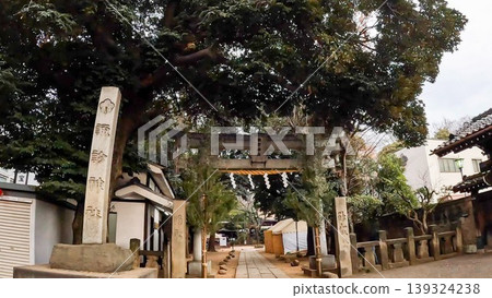 The torii gate of Suwa Shrine, a historical landmark in Nishi-Nippori, Tokyo. 139324238