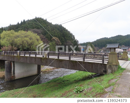 Hōda Bridge, a bridge over the Shinjō River in Shinjō Village, Maniwa City, Okayama Prefecture. Hōda Bridge, a bridge over the Shinjō River in Shinjō Village, Maniwa City, Okayama Prefecture. 139324373