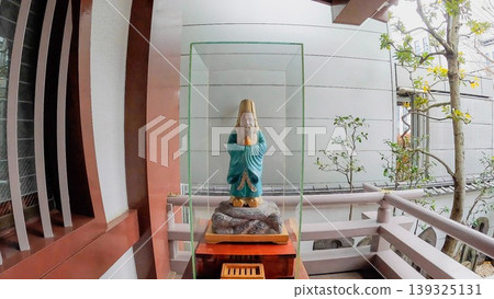 The statue of Jurojin at Sokei-ji Temple in Tokyo, one of the Seven Lucky Gods of Koishikawa, Bunkyo Ward. 139325131