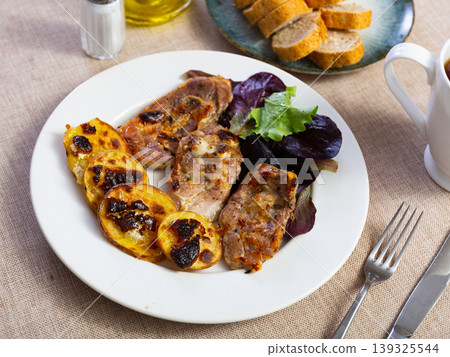 Delicious turkey with potatoes with leaf of fresh salad 139325544
