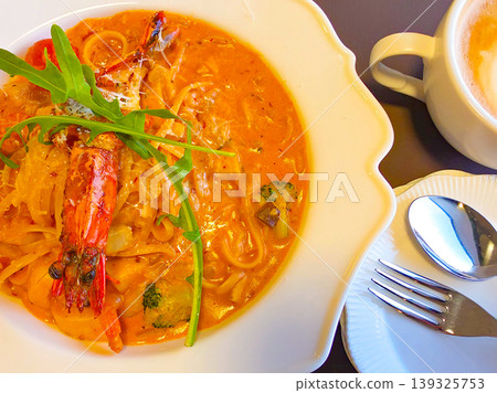 Spaghetti with shrimp and olive oil with garlic sauce.Shrimp pasta in a plate Spaghetti with shrimp and olive oil with garlic sauce.Shrimp pasta in a plate 139325753