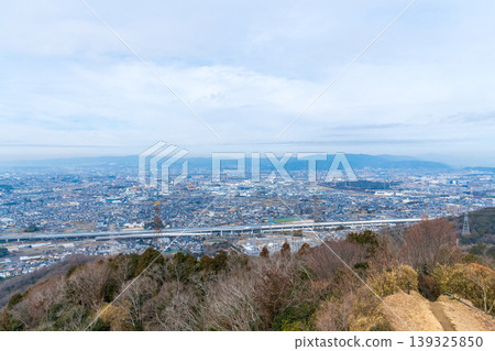 從片野嶽山頂的觀音岩眺望大阪平原 從片野嶽山頂的觀音岩眺望大阪平原 139325850