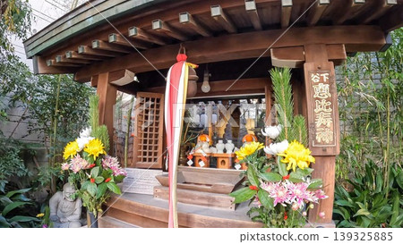 下屋惠比壽神社位於東京正峰院(Hifudo-son)內。 下屋惠比壽神社位於東京正峰院(Hifudo-son)內。 139325885