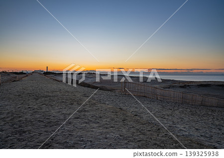 A view of the Nakatajima Sand Dunes in Hamamatsu City and the sunrise (Shizuoka Prefecture) A view of the Nakatajima Sand Dunes in Hamamatsu City and the sunrise (Shizuoka Prefecture) 139325938