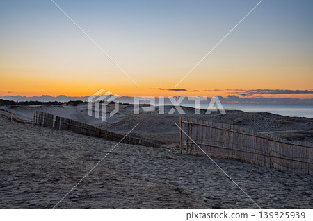A view of the Nakatajima Sand Dunes in Hamamatsu City and the sunrise (Shizuoka Prefecture) 139325939