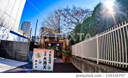 A view of the temple gate and main hall at Eishinji Temple, a Jodo sect temple in Tokyo. A view of the temple gate and main hall at Eishinji Temple, a Jodo sect temple in Tokyo. 139326797