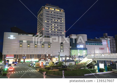 【JR四國】夜間的德島站(高德線、德島線、麥線) 【JR四國】夜間的德島站(高德線、德島線、麥線) 139327607