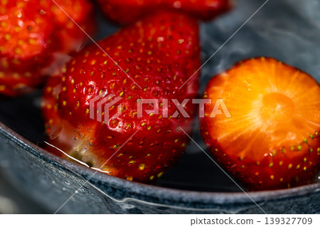 Fresh Miaoli Dahu strawberries are washed in clear water. 139327709