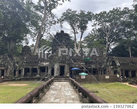 Scenery of the Angkor Wat ruins in Cambodia 139327862