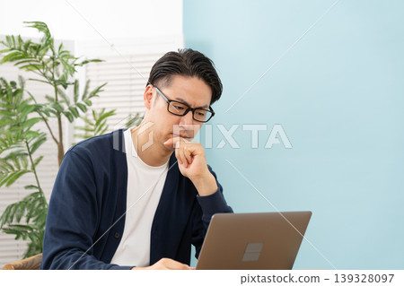 Worried man fatigue 139328097