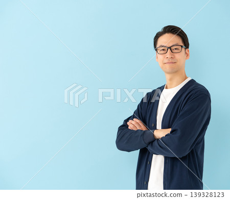Middle-aged man portrait, arms crossed Middle-aged man portrait, arms crossed 139328123