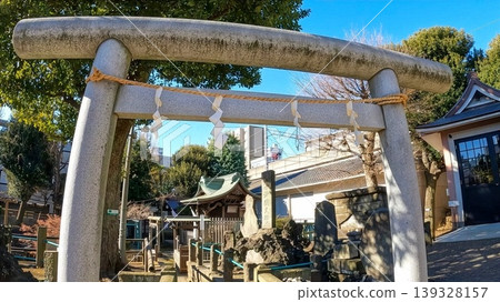 東京鮫津八幡神社神社建築，以藍天為背景（品川區） 139328157