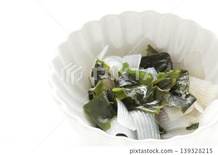 海藻沙拉配裙帶菜和蒟蒻 139328215