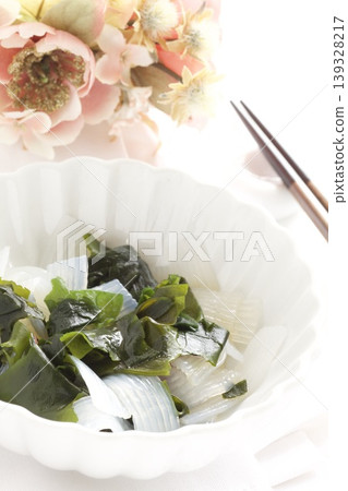 海藻沙拉配裙帶菜和蒟蒻 139328217