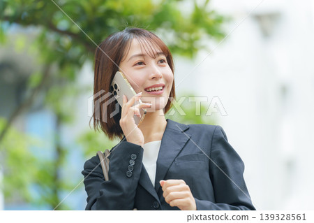 商務、女性、戶外、電話 139328561