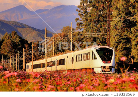 超豪華特快列車帶您前往日光/鬼怒川,同時欣賞櫻花…東武鐵道特急「Spacia X」N100系列 超豪華特快列車帶您前往日光/鬼怒川,同時欣賞櫻花…東武鐵道特急「Spacia X」N100系列 139328569