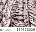 There are rows of fresh fish in the market. 139328826