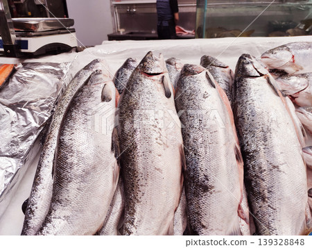 There are rows of fresh fish in the market. There are rows of fresh fish in the market. 139328848