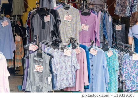 東京巢鴨地藏通商店街的服飾店 東京巢鴨地藏通商店街的服飾店 139329103