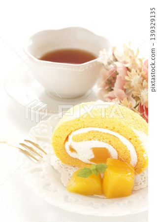 芒果卷蛋糕和茶 芒果卷蛋糕和茶 139329135