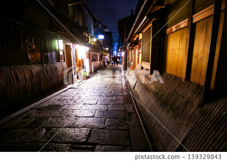 Kyoto Gion - Nighttime alleys Kyoto Gion - Nighttime alleys 139329843