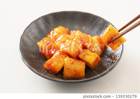 Rich and flavorful kkakdugi (radish kimchi) Rich and flavorful kkakdugi (radish kimchi) 139330279