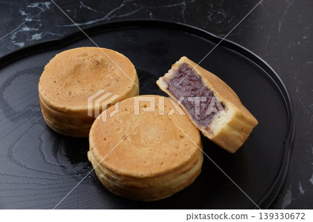 Delicious Imagawayaki (Japanese sweet pancake) 139330672
