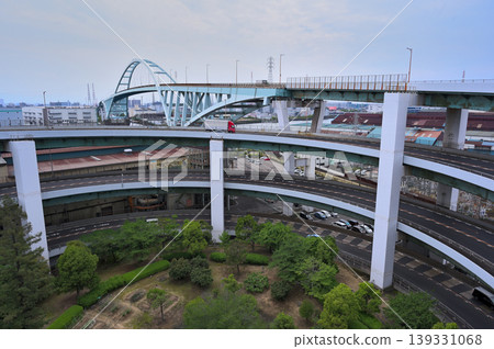 Urban spirals and giant arch bridges 139331068
